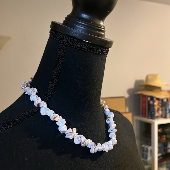 Shell necklace - Picture 5 of 6